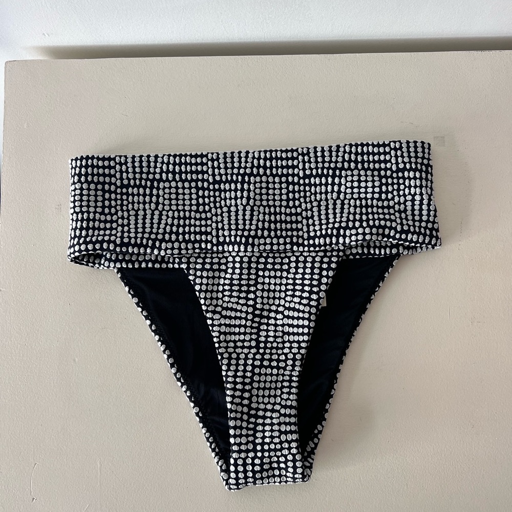 Aerie High cut cheeky Black and White Patterned Swim Bottoms Size Medium